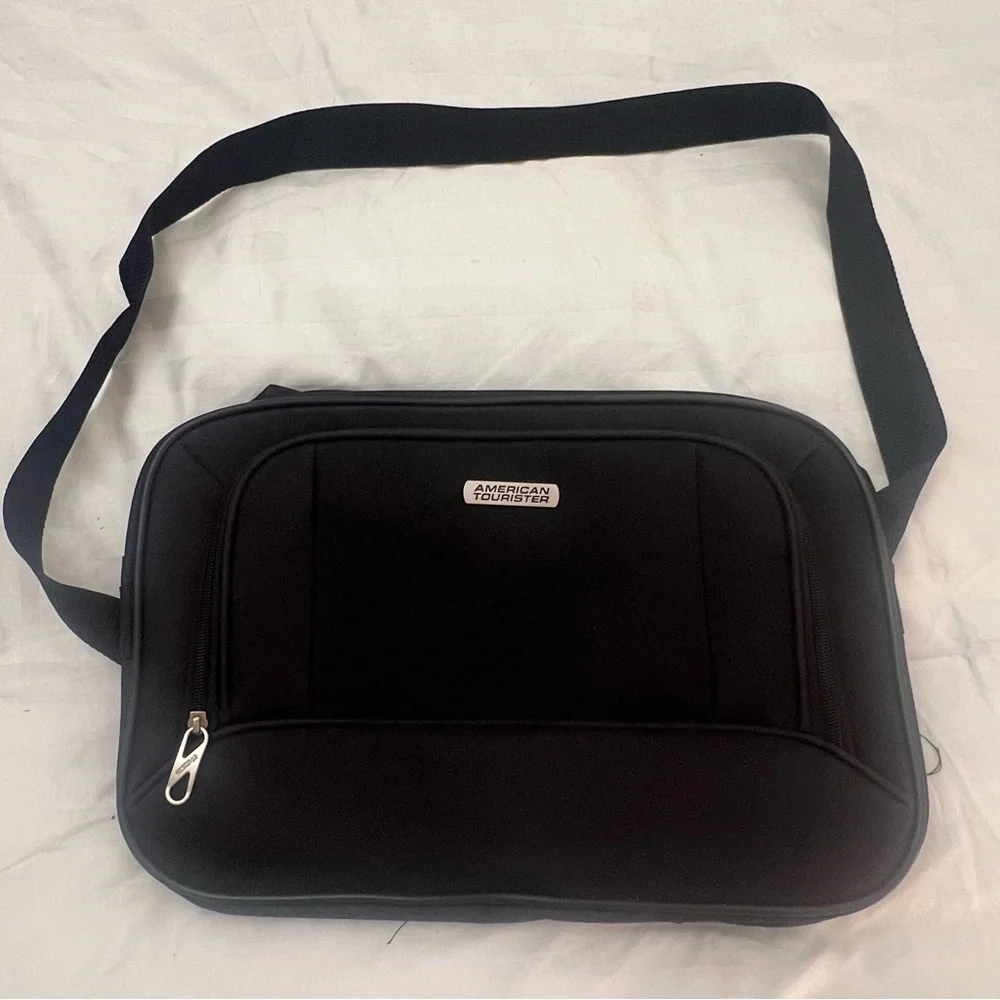 American Tourister Black Messenger Bag